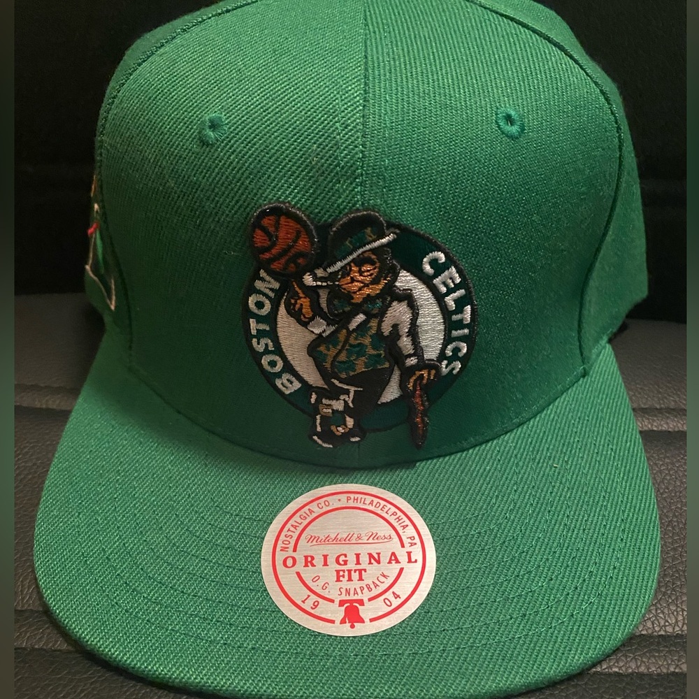 NWT Boston Celtics Snapback Hat